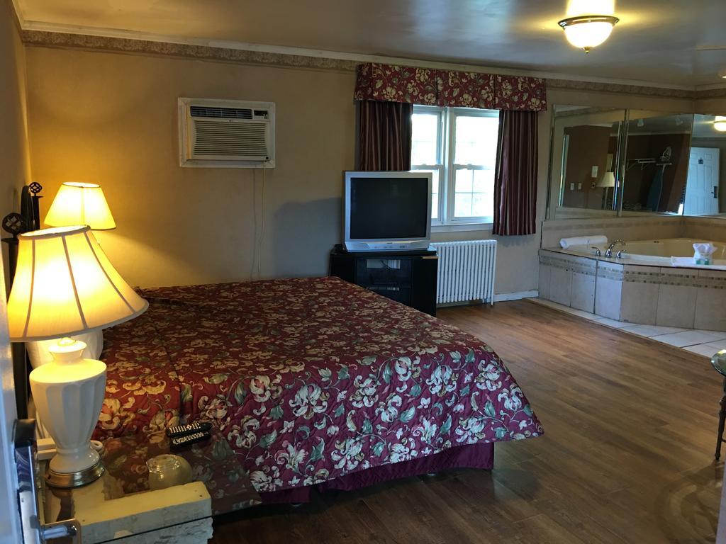 Hotel Colonie And Latham